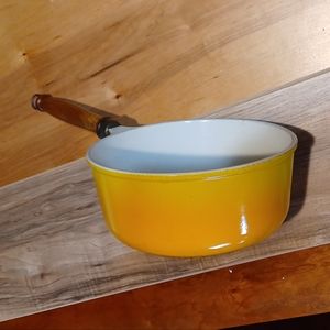 Descoware Belgium cast iron 2 3/4 Qt vintage wood handle pan.